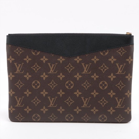 Louis Vuitton Daily Pouch - Picture 4 of 11
